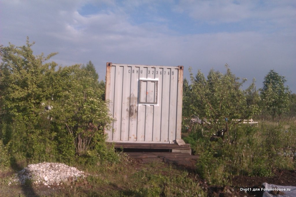 House from the container in the garden